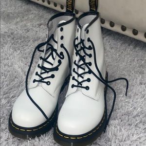 White 1469 smoothe leather lace up boots